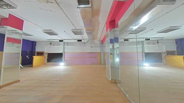 Kaupallinen myytävänä paikassa Pajaritos - Plaza de Toros, Granada kaupunki - 113 000 € (Ref: 9289547)