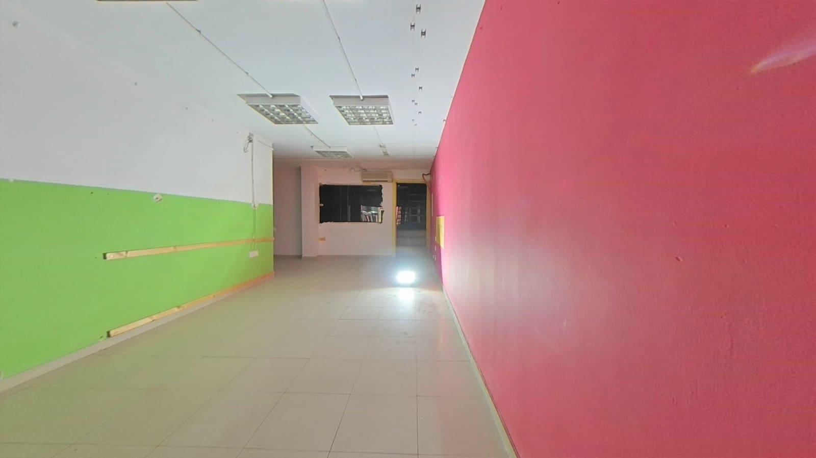 Erhverv til salg i Granada by - € 113.000 (Ref: 9289547)