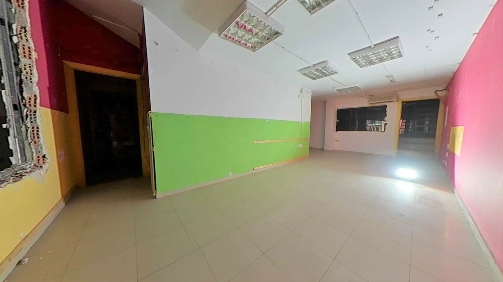 Erhverv til salg i Granada by - € 113.000 (Ref: 9289547)