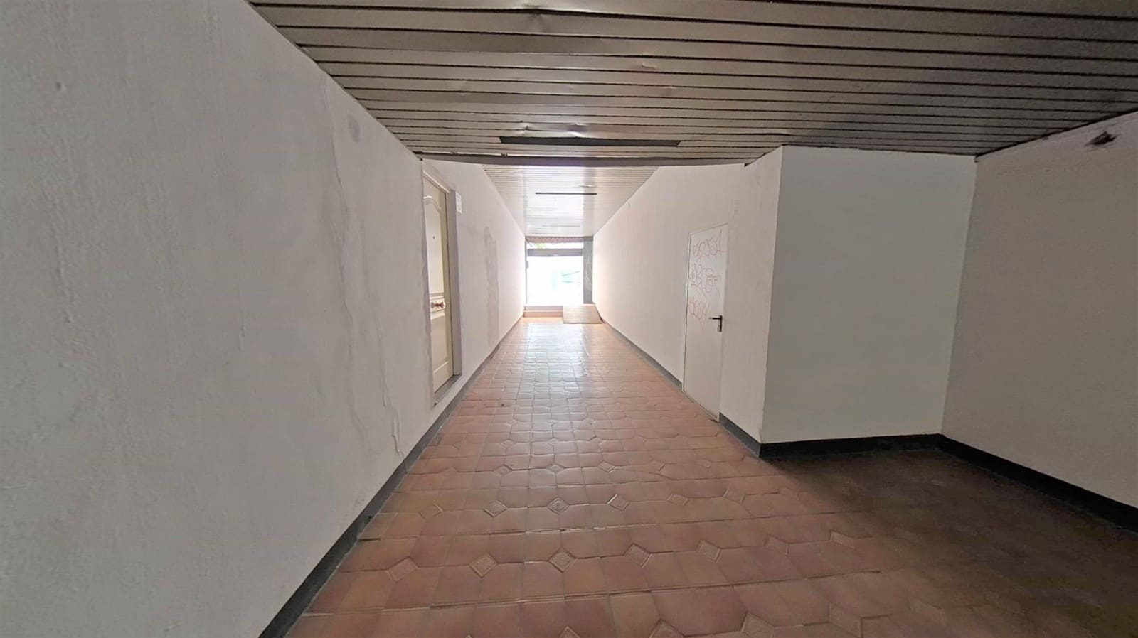 Erhverv til salg i Granada by - € 113.000 (Ref: 9289547)