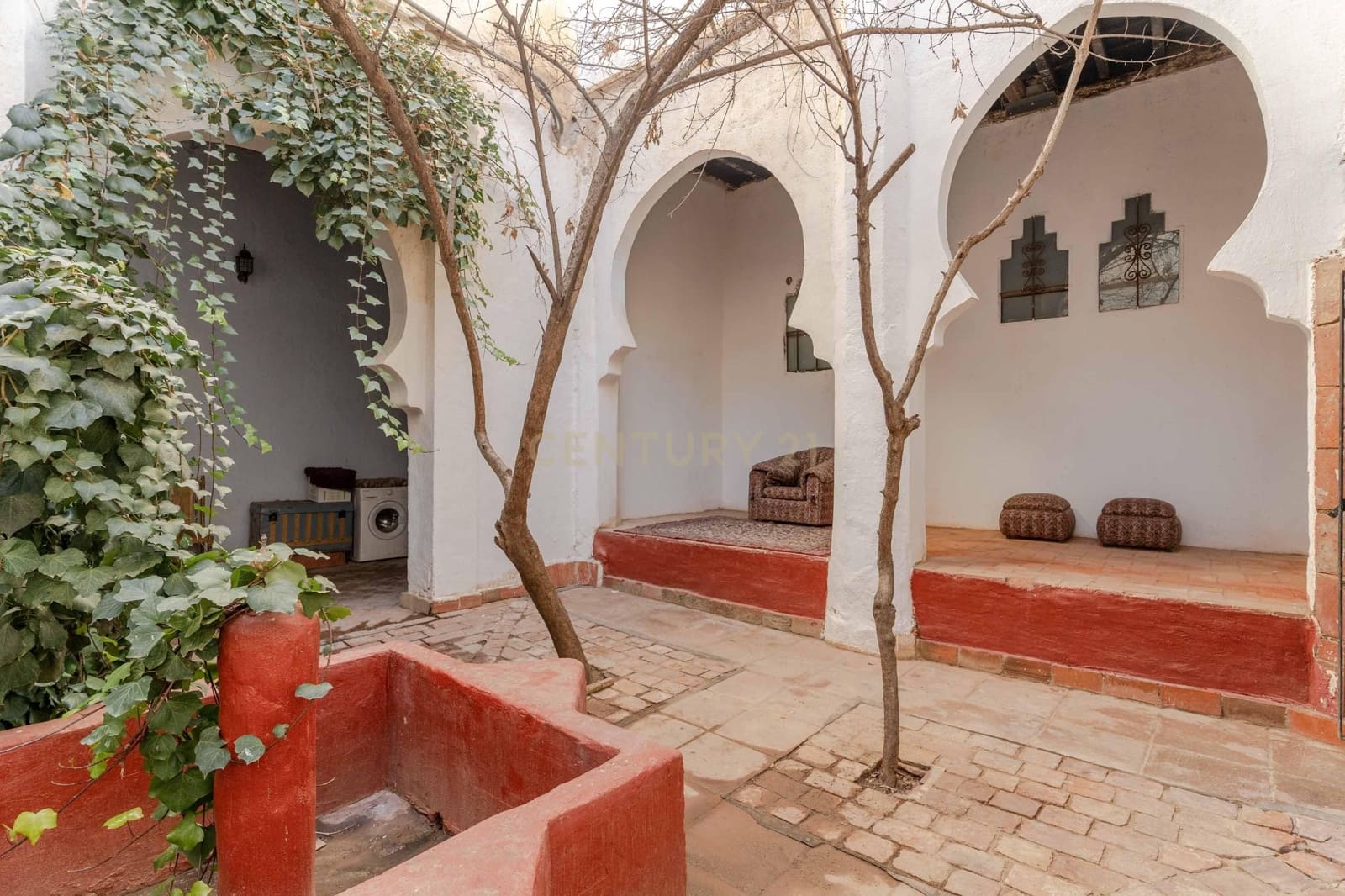 9 bedroom Cave House for sale in Guadix - € 295,000 (Ref: 9289549)