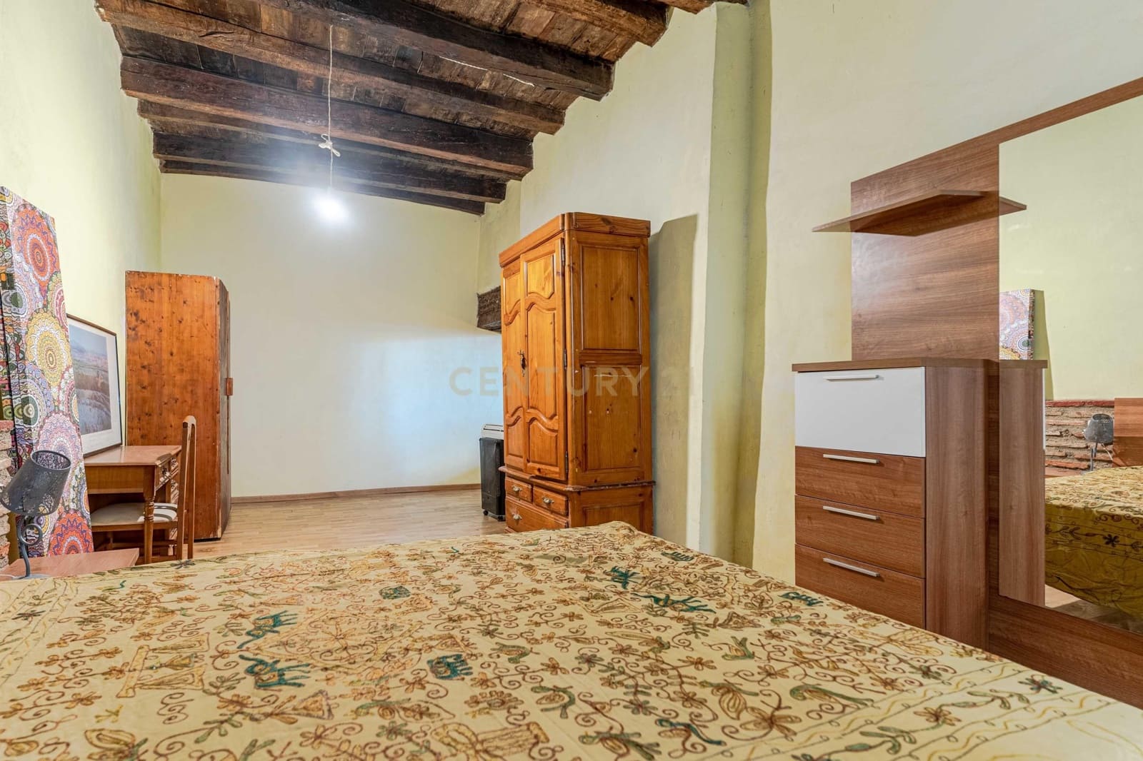 9 bedroom Cave House for sale in Guadix - € 295,000 (Ref: 9289549)