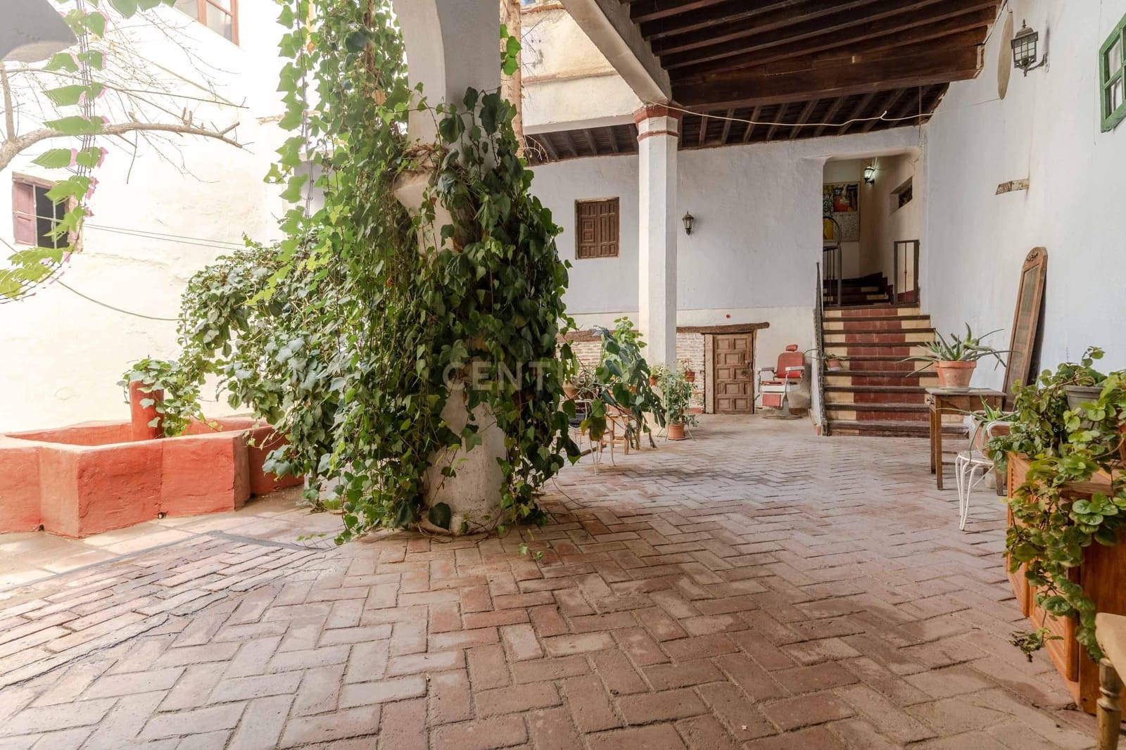 9 bedroom Cave House for sale in Guadix - € 295,000 (Ref: 9289549)