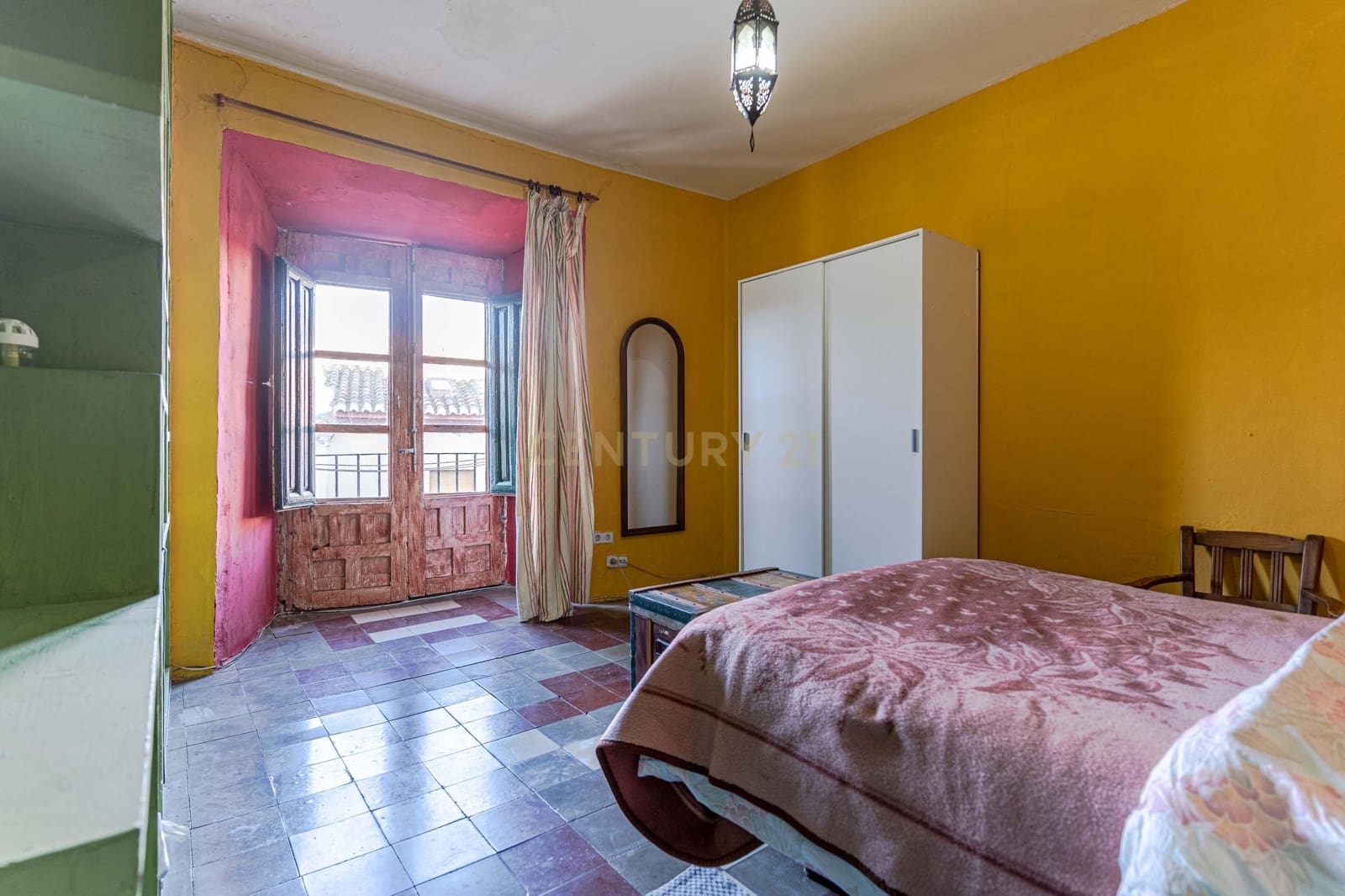 9 bedroom Cave House for sale in Guadix - € 295,000 (Ref: 9289549)