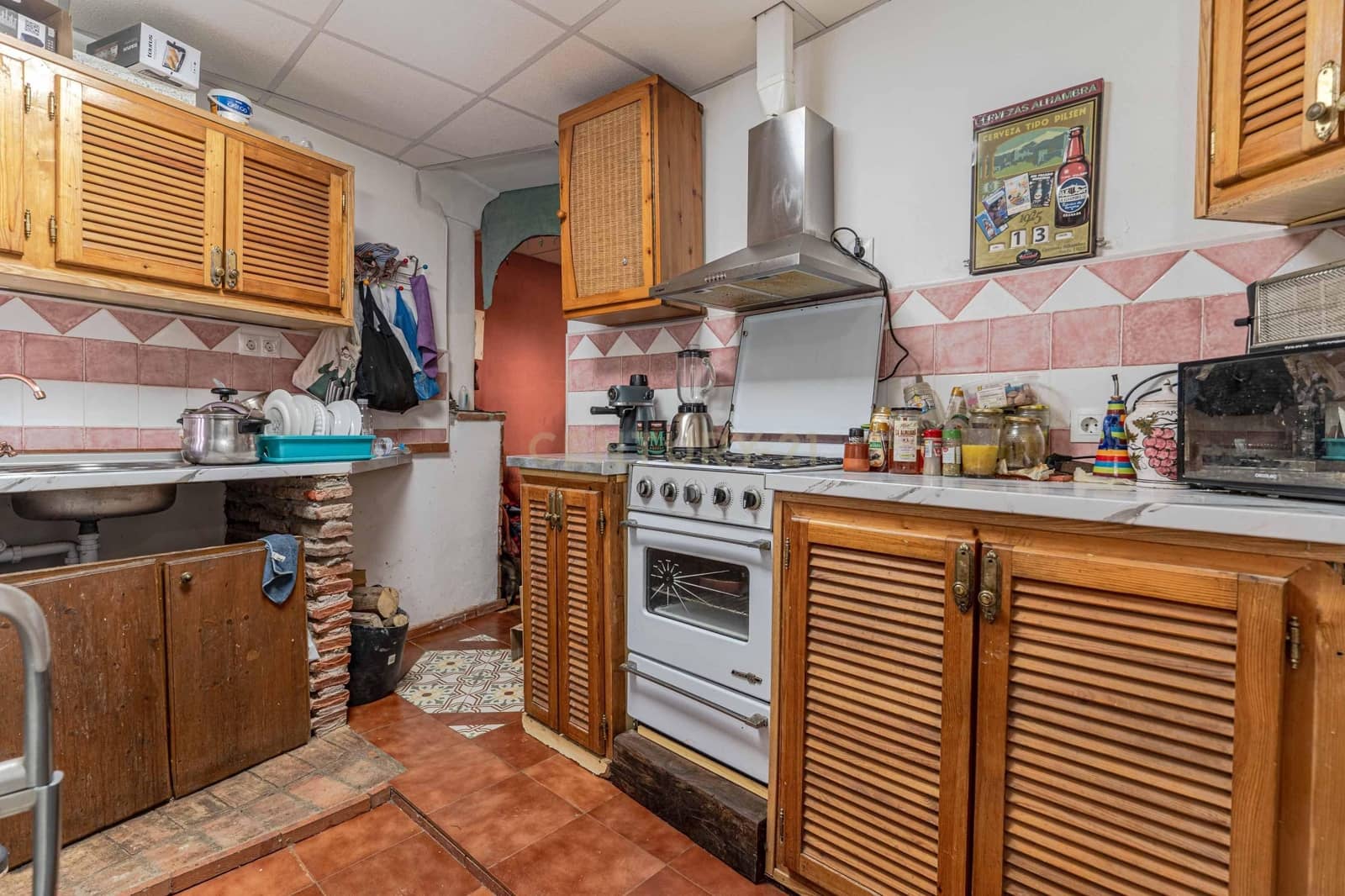 9 bedroom Cave House for sale in Guadix - € 295,000 (Ref: 9289549)