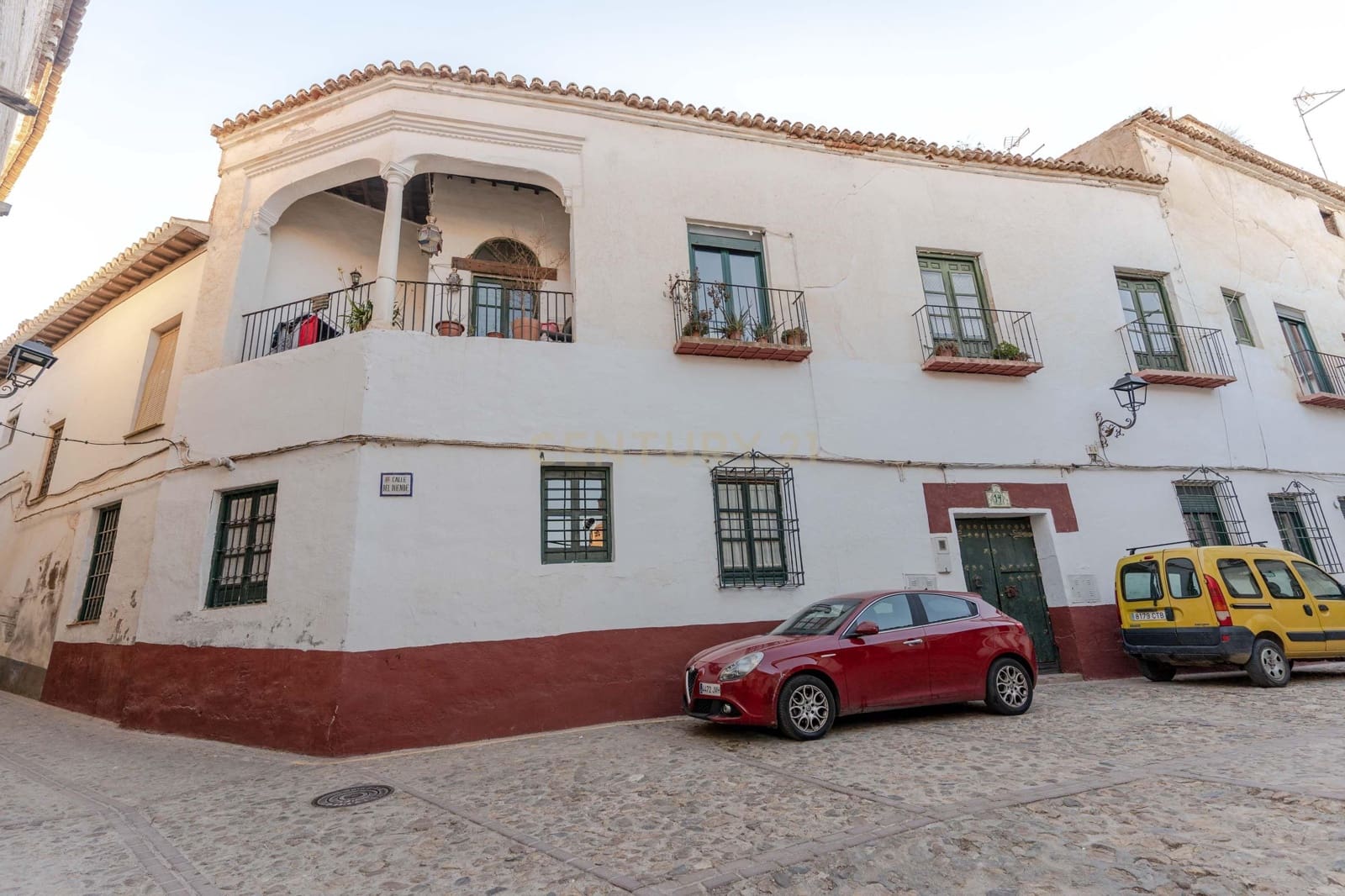 9 bedroom Cave House for sale in Guadix - € 295,000 (Ref: 9289549)