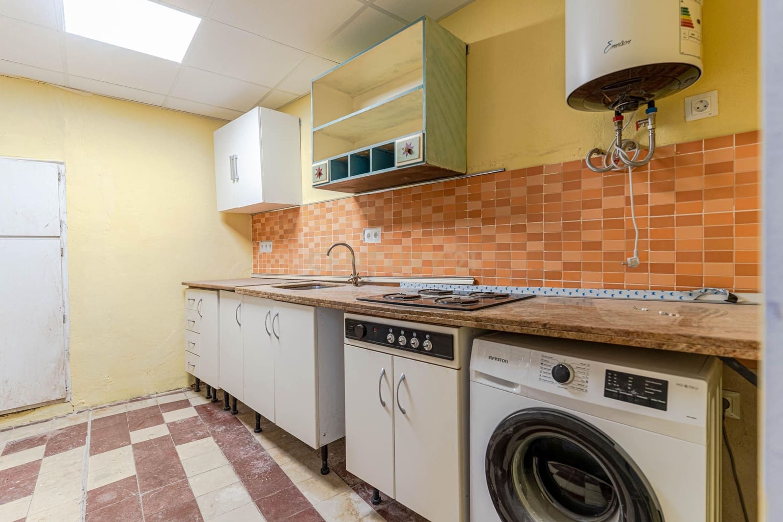 9 bedroom Cave House for sale in Guadix - € 295,000 (Ref: 9289549)