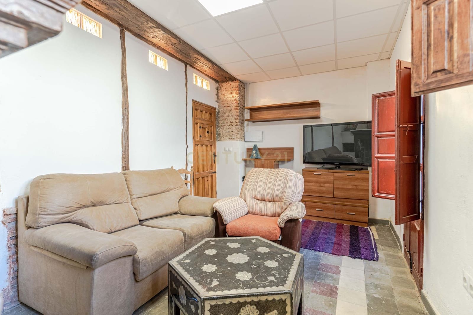 9 bedroom Cave House for sale in Guadix - € 295,000 (Ref: 9289549)