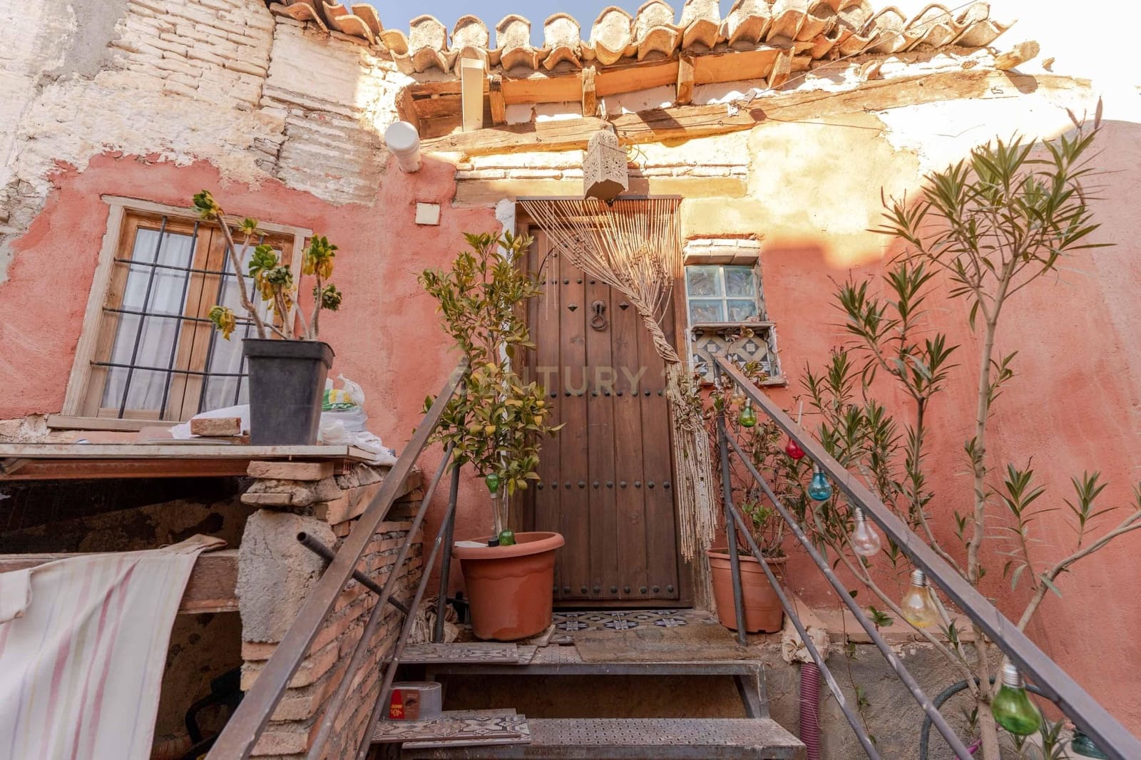 9 bedroom Cave House for sale in Guadix - € 295,000 (Ref: 9289549)