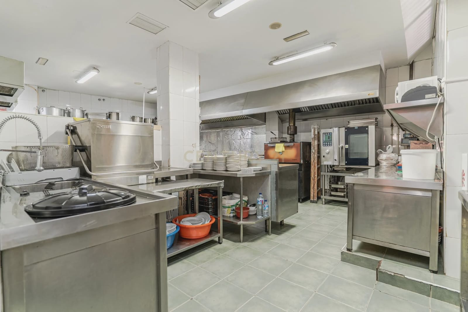 Kommersiell til salgs i Armilla - € 790 000 (Ref: 9289551)