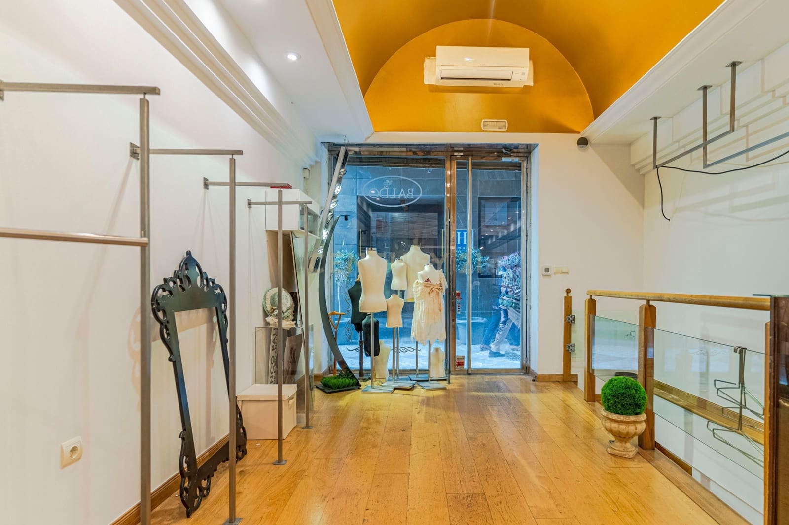 Kommersiell til salgs i Granada by - € 249 000 (Ref: 9289553)