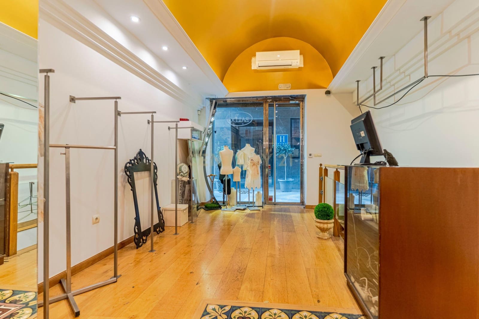 Kommersiell til salgs i Granada by - € 249 000 (Ref: 9289553)