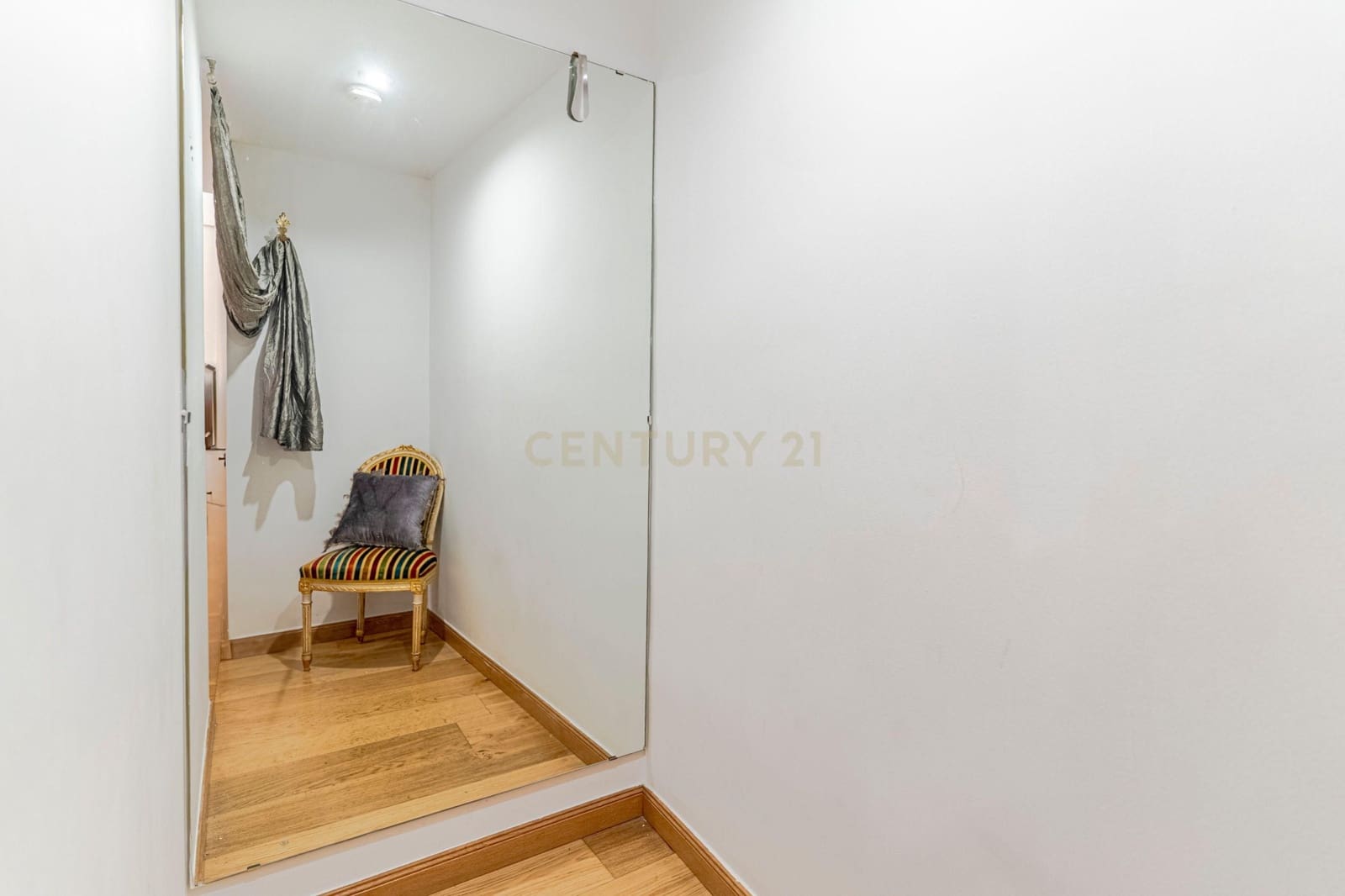 Kommersiell til salgs i Granada by - € 249 000 (Ref: 9289553)