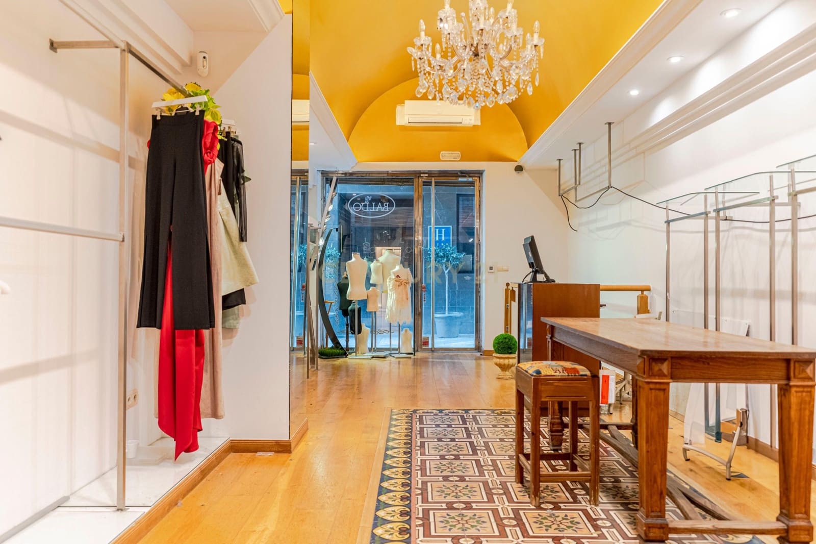 Kommersiell til salgs i Granada by - € 249 000 (Ref: 9289553)