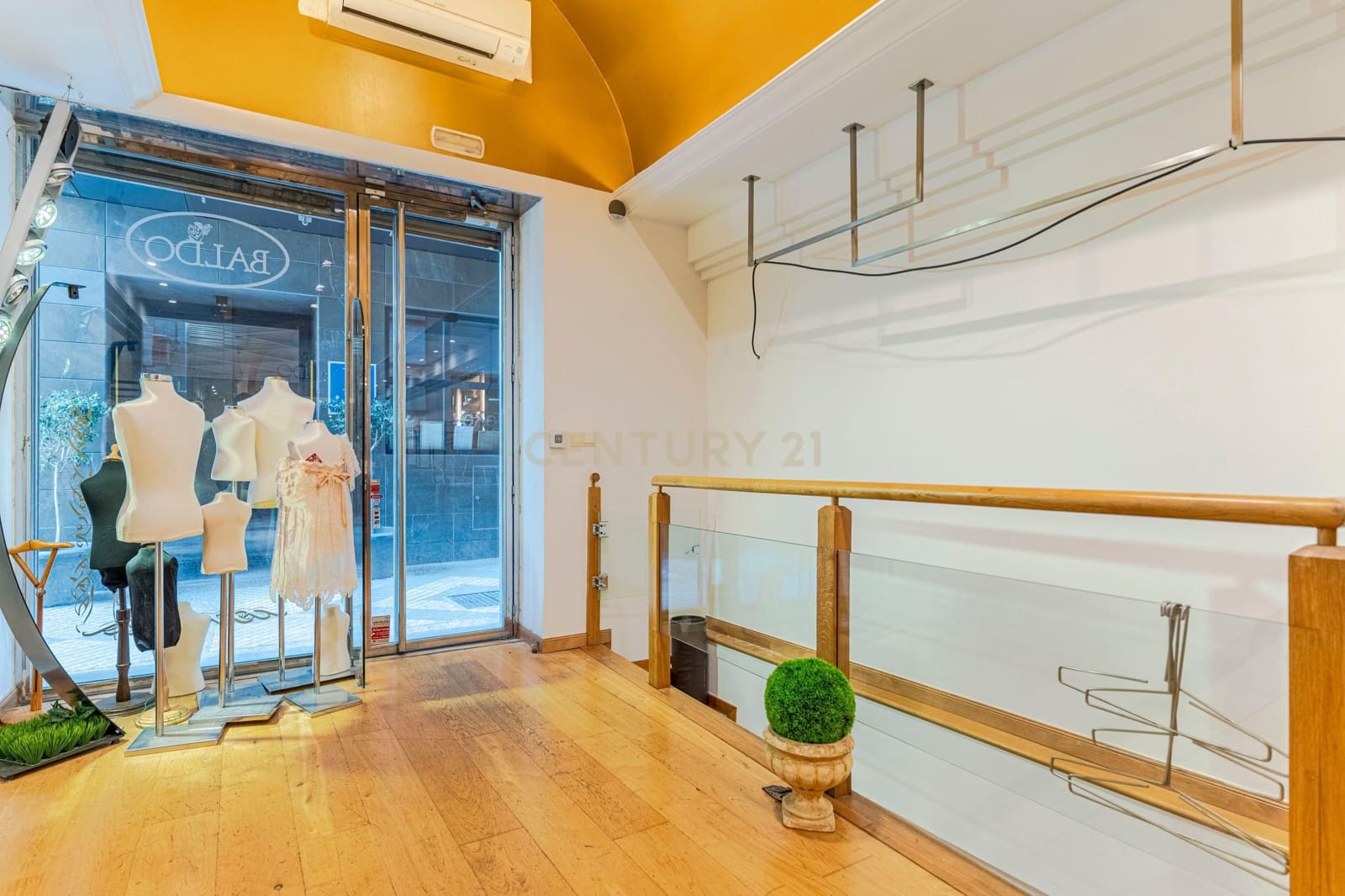 Kommersiell til salgs i Granada by - € 249 000 (Ref: 9289553)