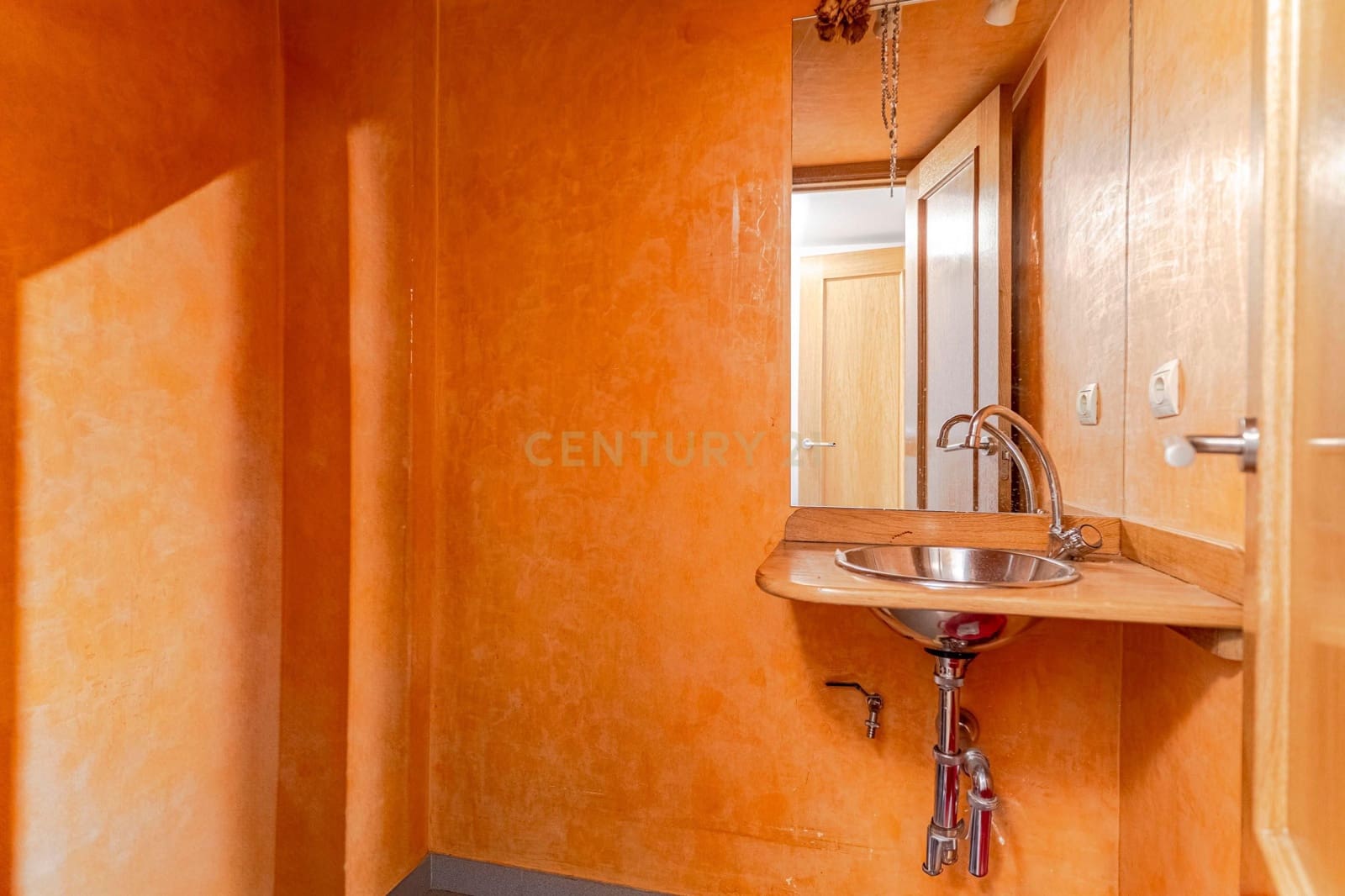 Kommersiell til salgs i Granada by - € 249 000 (Ref: 9289553)