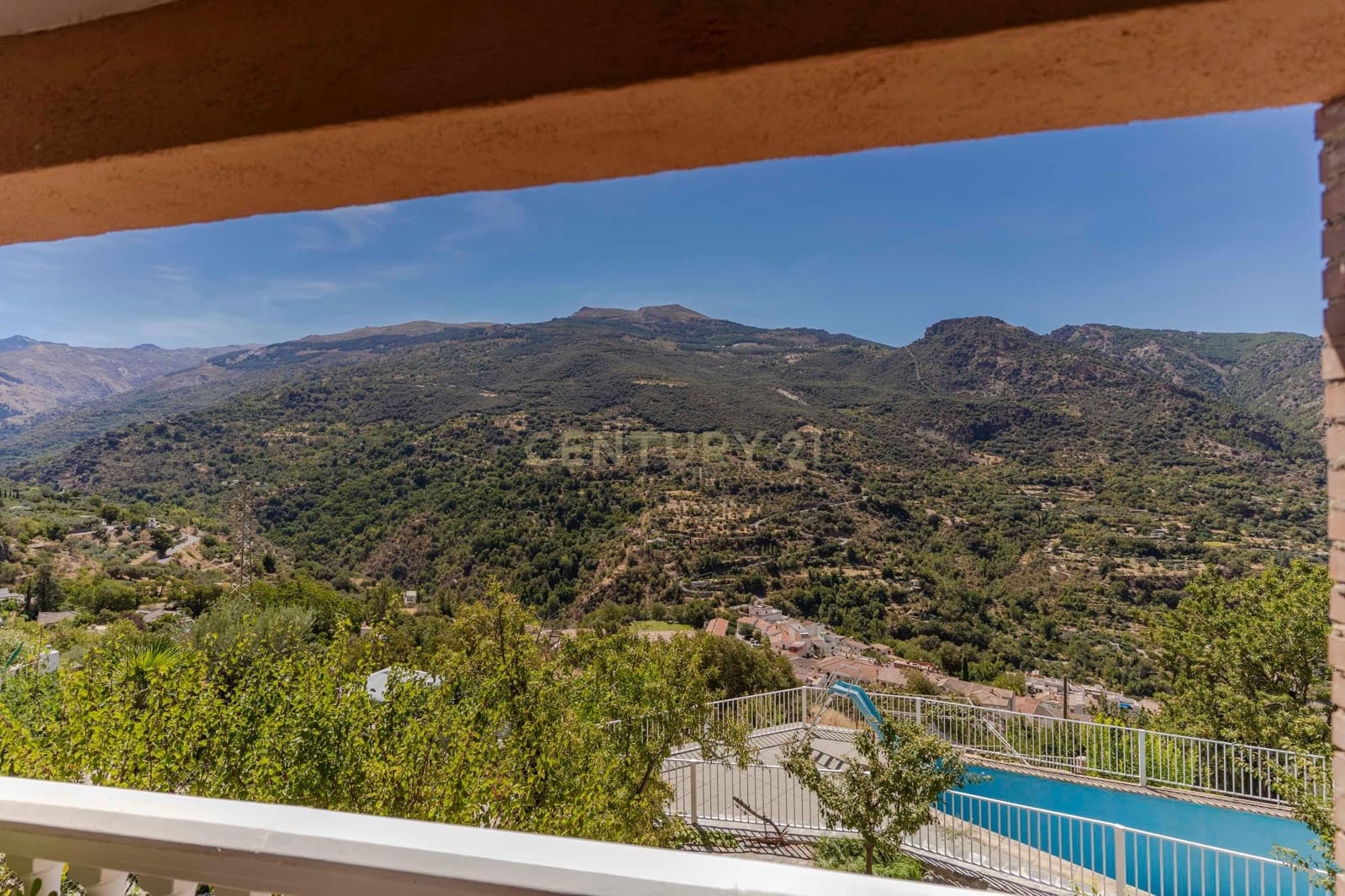 3 soveværelse Finca/Landehus til salg i Guejar Sierra med swimmingpool garage - € 250.000 (Ref: 9289563)