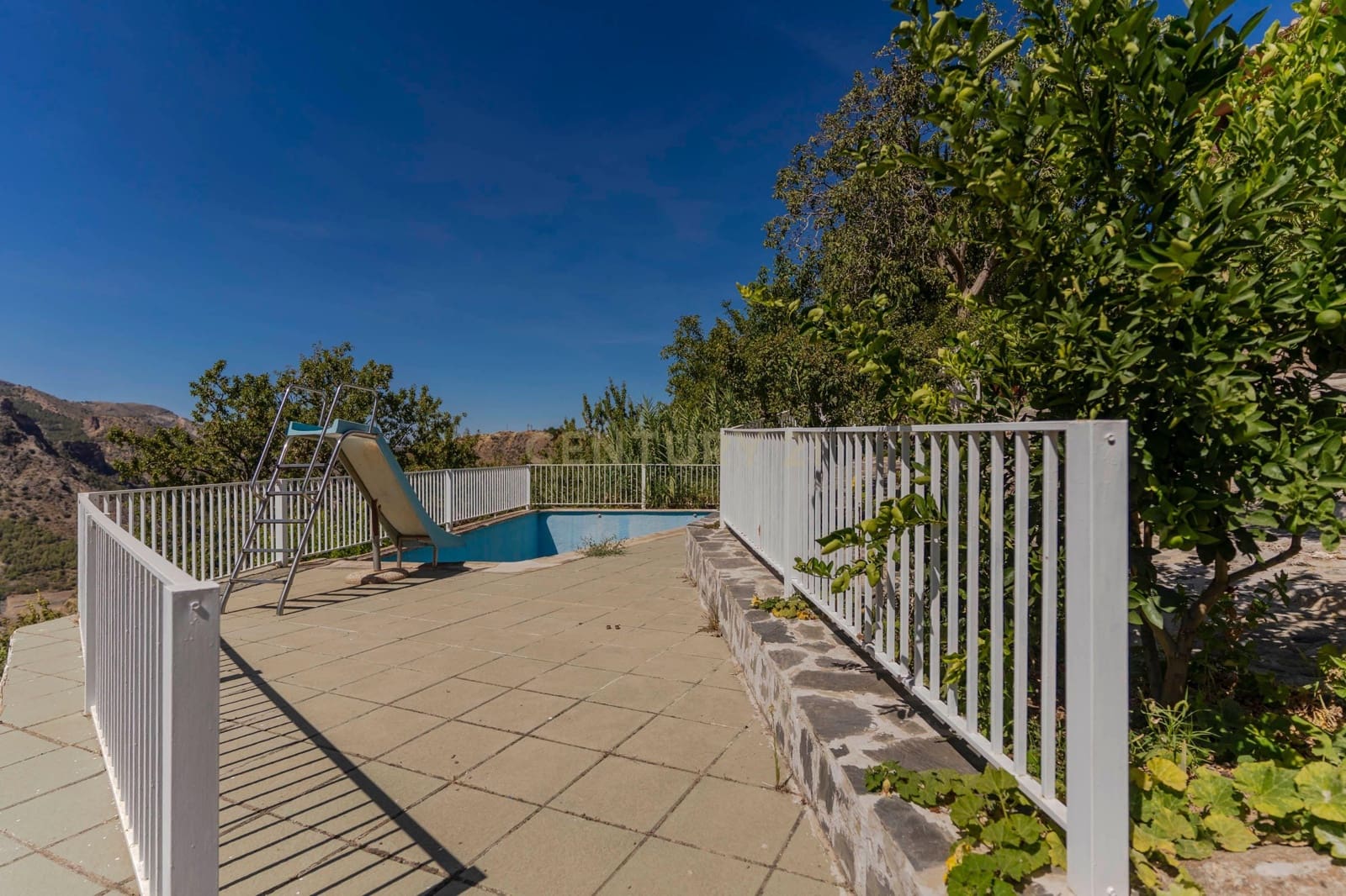 3 soveværelse Finca/Landehus til salg i Guejar Sierra med swimmingpool garage - € 250.000 (Ref: 9289563)