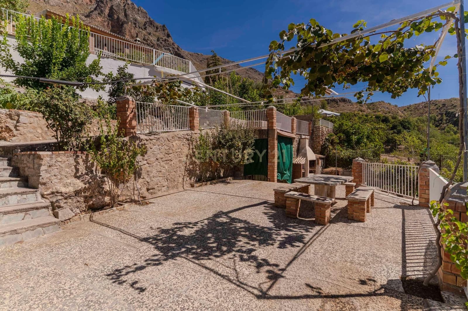 3 soveværelse Finca/Landehus til salg i Guejar Sierra med swimmingpool garage - € 250.000 (Ref: 9289563)