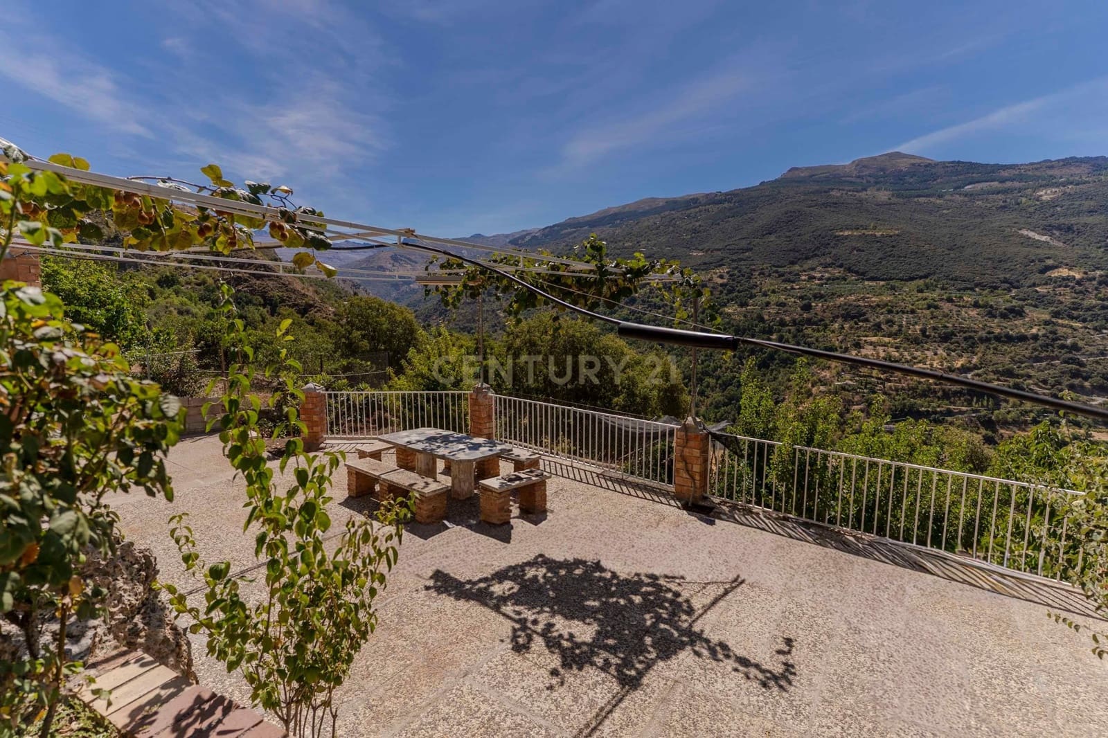 3 soveværelse Finca/Landehus til salg i Guejar Sierra med swimmingpool garage - € 250.000 (Ref: 9289563)