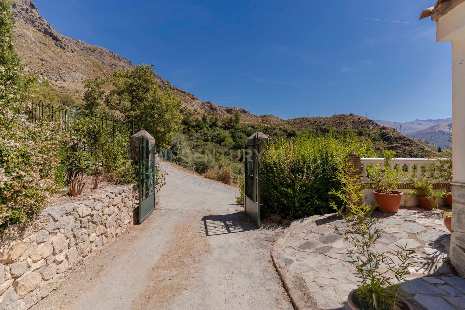 3 soveværelse Finca/Landehus til salg i Guejar Sierra med swimmingpool garage - € 250.000 (Ref: 9289563)