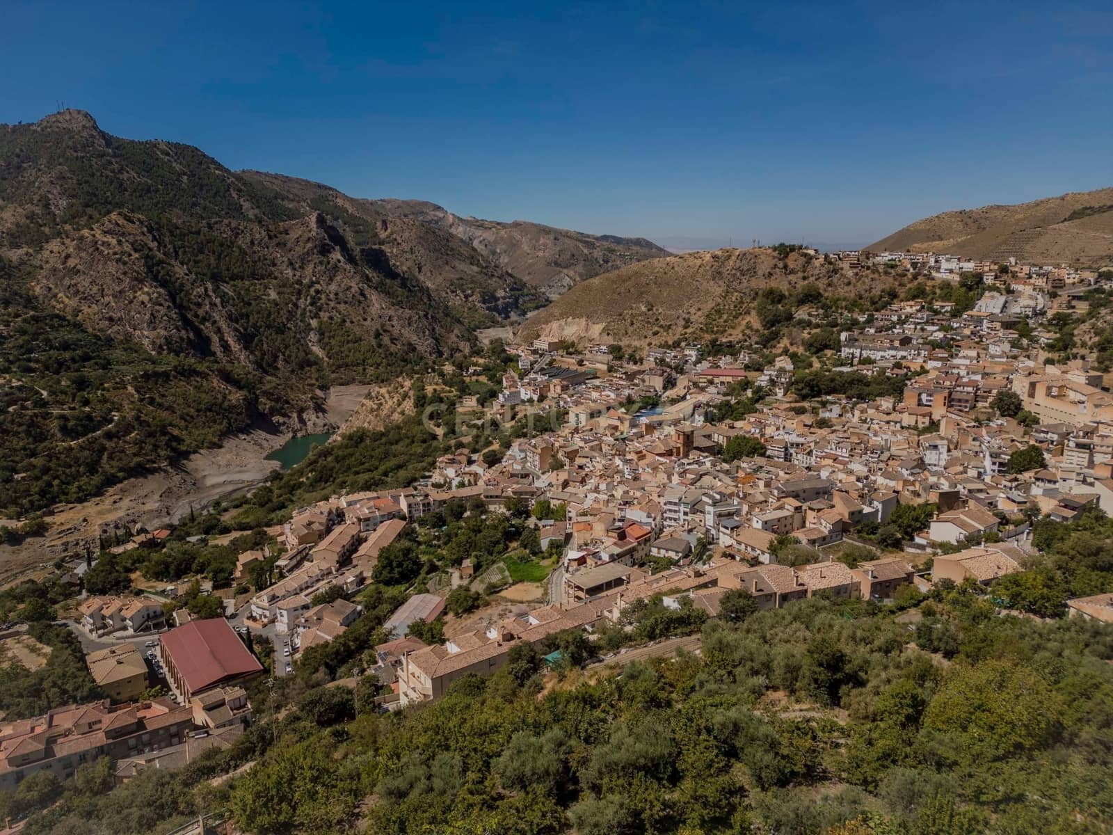 3 soveværelse Finca/Landehus til salg i Guejar Sierra med swimmingpool garage - € 250.000 (Ref: 9289563)