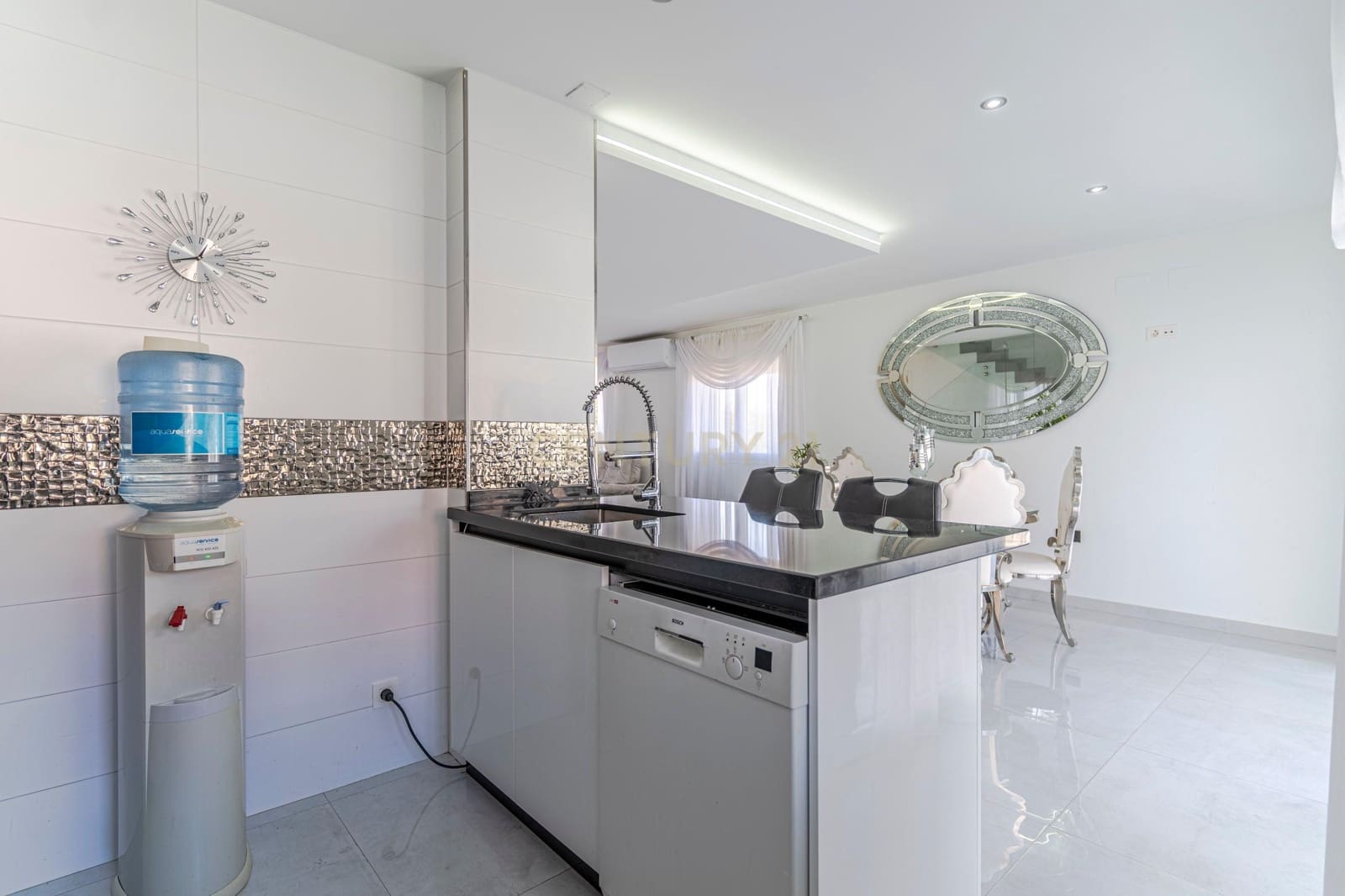 3 soveværelse Semi-Rækkehus til salg i Jun - € 295.000 (Ref: 9289564)