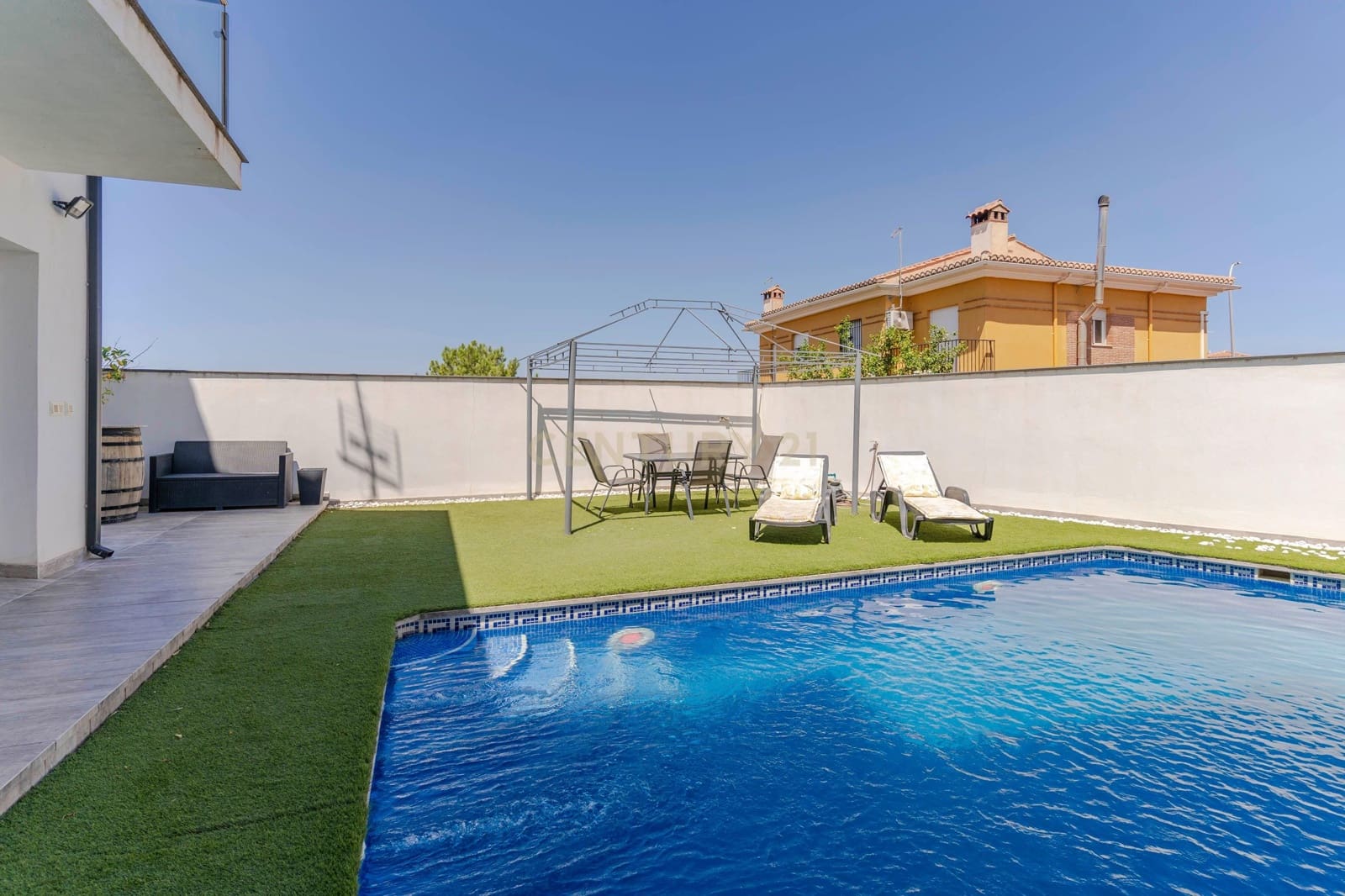 3 soveværelse Semi-Rækkehus til salg i Jun - € 295.000 (Ref: 9289564)