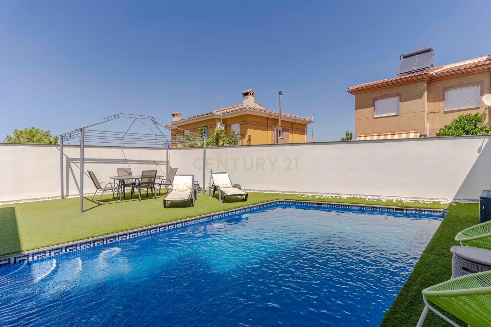 3 soveværelse Semi-Rækkehus til salg i Jun - € 295.000 (Ref: 9289564)