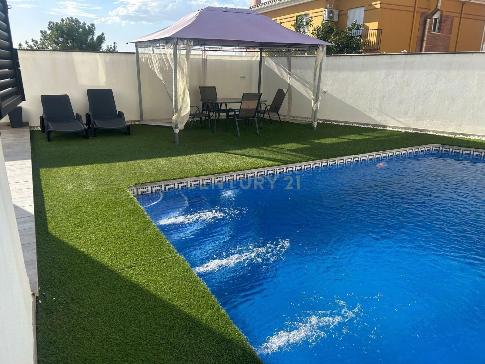 3 soveværelse Semi-Rækkehus til salg i Jun - € 295.000 (Ref: 9289564)