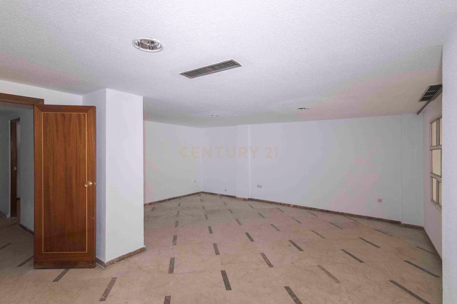 Komercyjne na sprzedaż w Miasto Grenada - 485 000 € (Ref: 9289565)