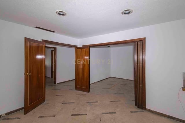 Komercyjne na sprzedaż w Figares, Miasto Grenada - 485 000 € (Ref: 9289565)