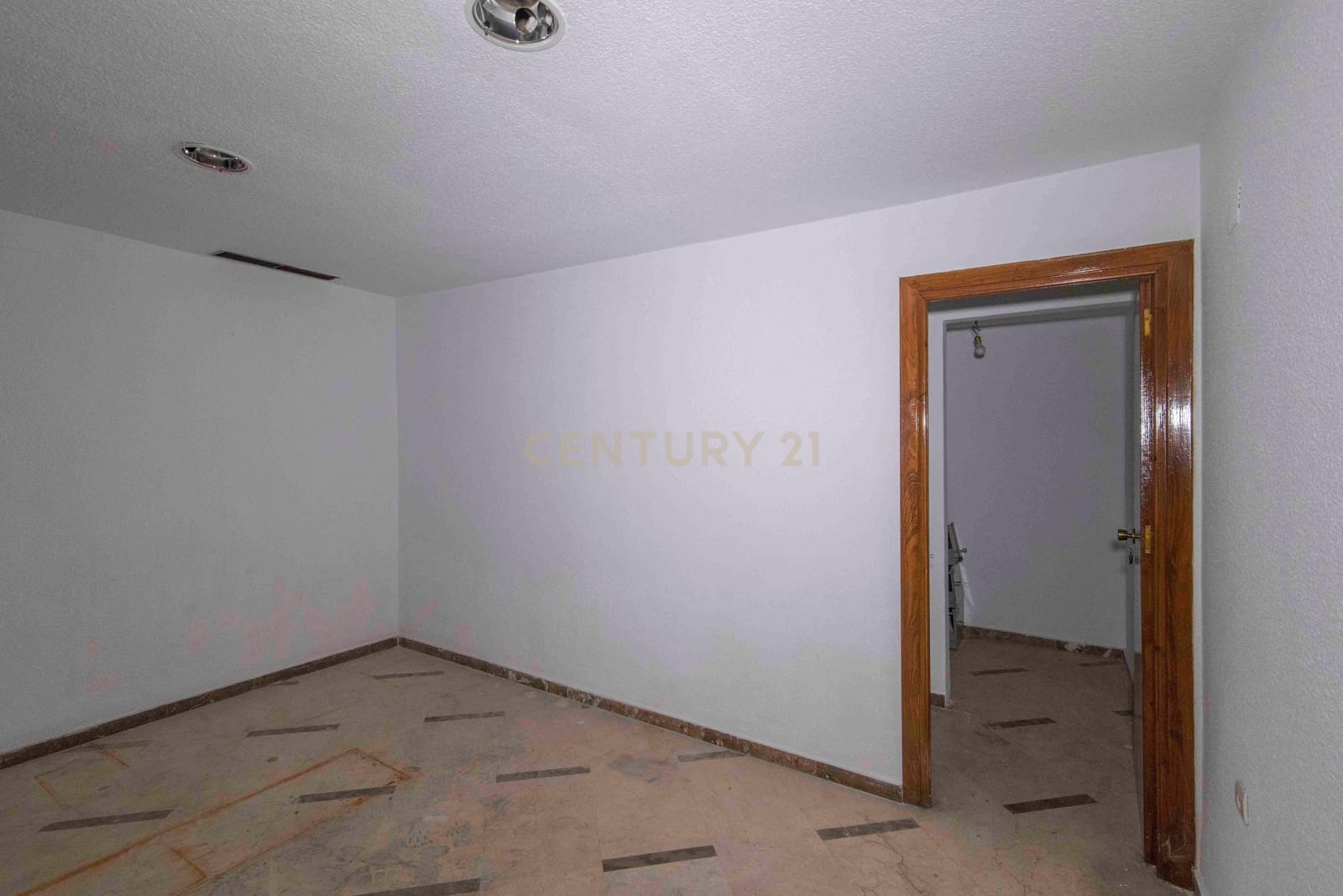 Komercyjne na sprzedaż w Miasto Grenada - 485 000 € (Ref: 9289565)