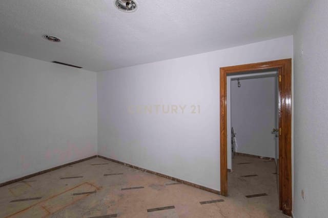 Komercyjne na sprzedaż w Figares, Miasto Grenada - 485 000 € (Ref: 9289565)