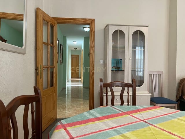 3 soveværelse Lejlighed til leje i Centro - Sagrario, Granada by - € 950 (Ref: 9289568)