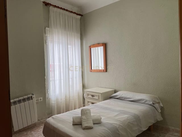 3 soveværelse Lejlighed til leje i Centro - Sagrario, Granada by - € 950 (Ref: 9289568)