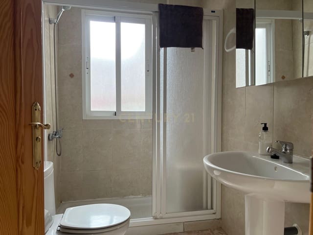 3 soveværelse Lejlighed til leje i Centro - Sagrario, Granada by - € 950 (Ref: 9289568)