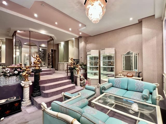 Komercyjne na sprzedaż w Camino de Ronda - Rosaleda, Miasto Grenada - 130 000 € (Ref: 9289570)