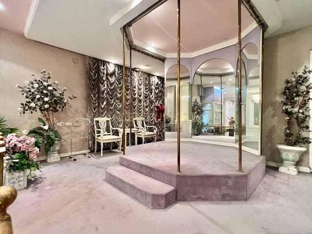 Komercyjne na sprzedaż w Camino de Ronda - Rosaleda, Miasto Grenada - 130 000 € (Ref: 9289570)