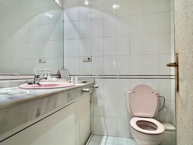 Komercyjne na sprzedaż w Camino de Ronda - Rosaleda, Miasto Grenada - 130 000 € (Ref: 9289570)