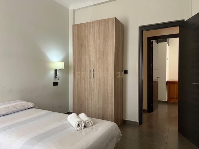 4 soveværelse Lejlighed til leje i Centro - Sagrario, Granada by - € 1.200 (Ref: 9289571)