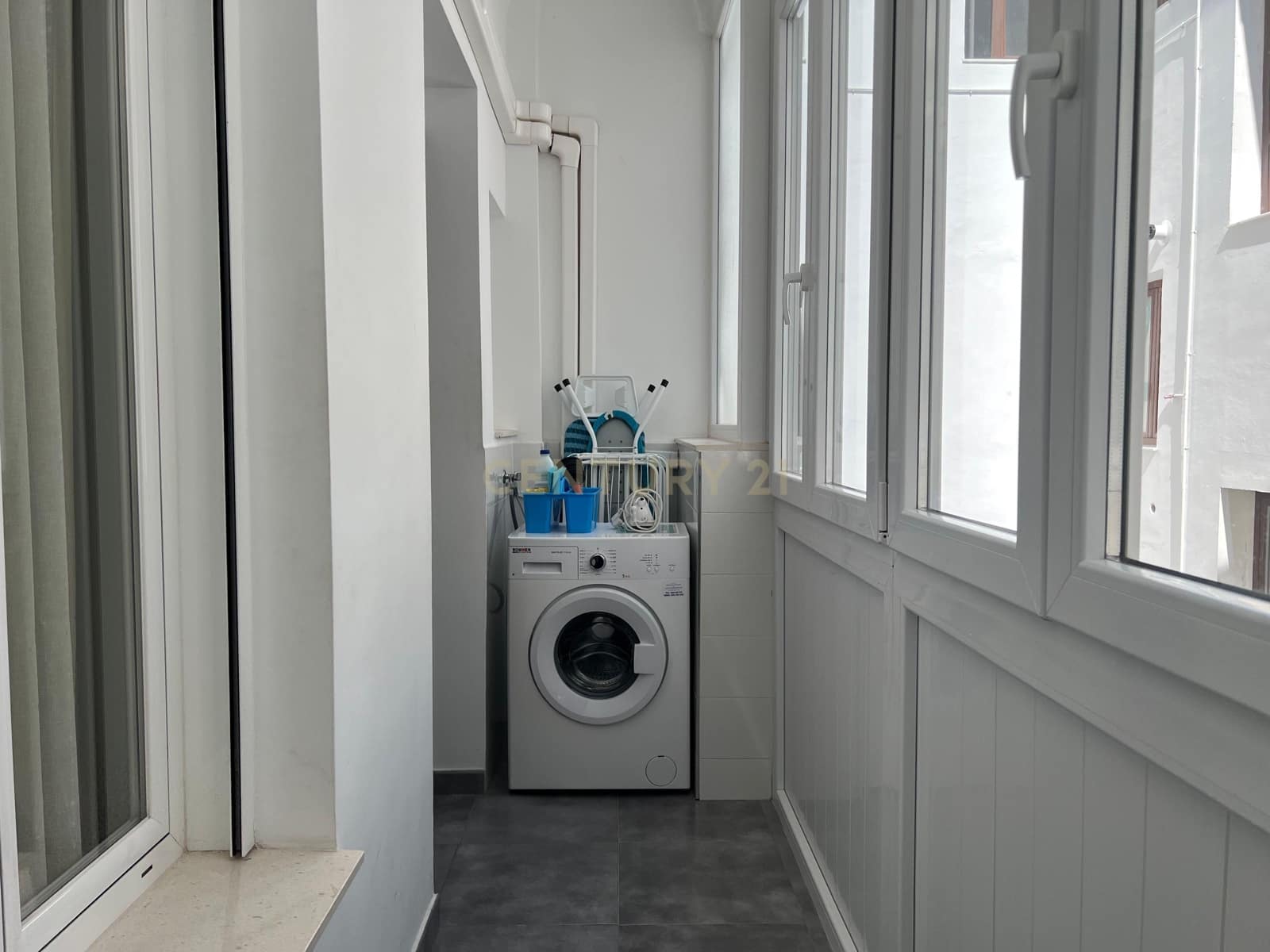 4 sypialnia Mieszkanie do wynajęcia w Miasto Grenada - 1 200 € (Ref: 9289571)