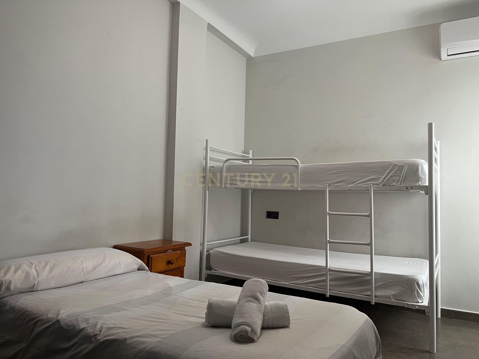 4 sypialnia Mieszkanie do wynajęcia w Miasto Grenada - 1 200 € (Ref: 9289571)