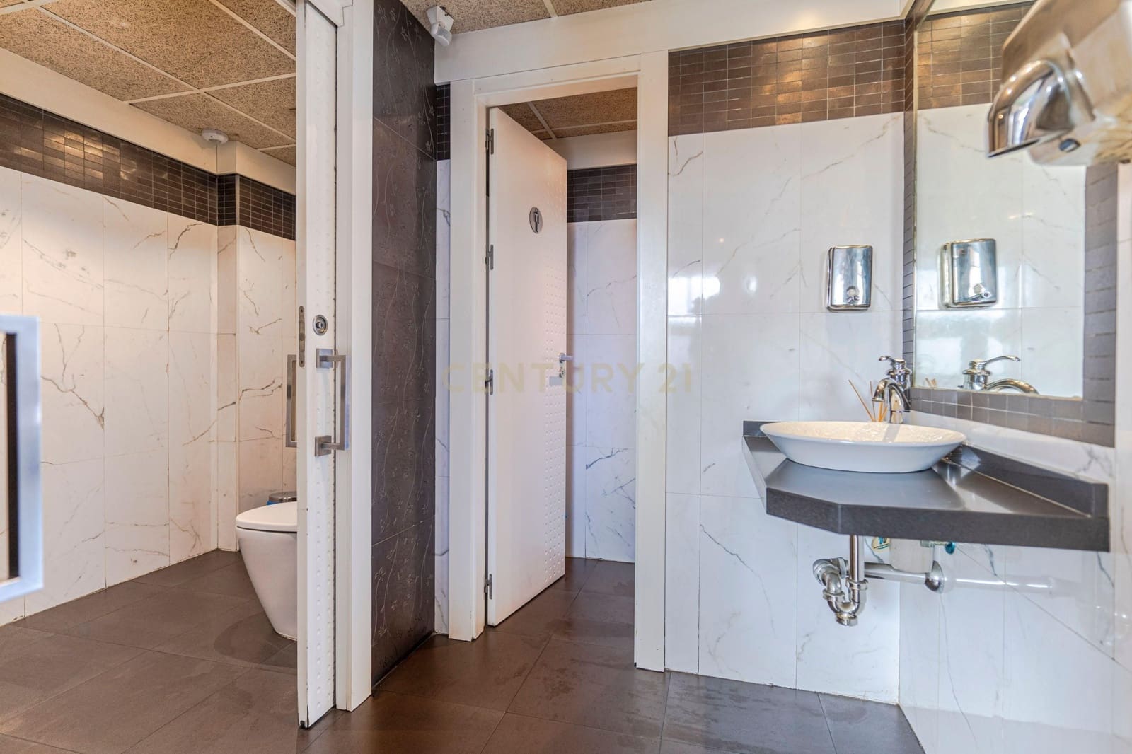 Kommersiell til salgs i Ogijares - € 240 000 (Ref: 9289573)