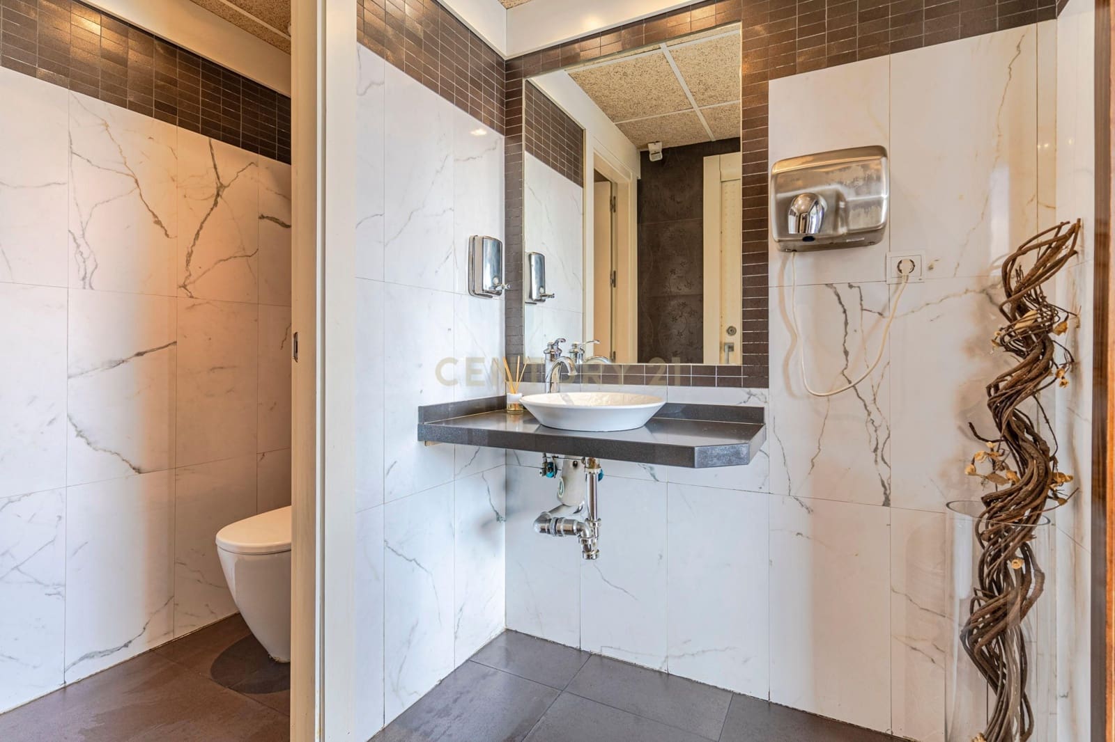 Kommersiell til salgs i Ogijares - € 240 000 (Ref: 9289573)