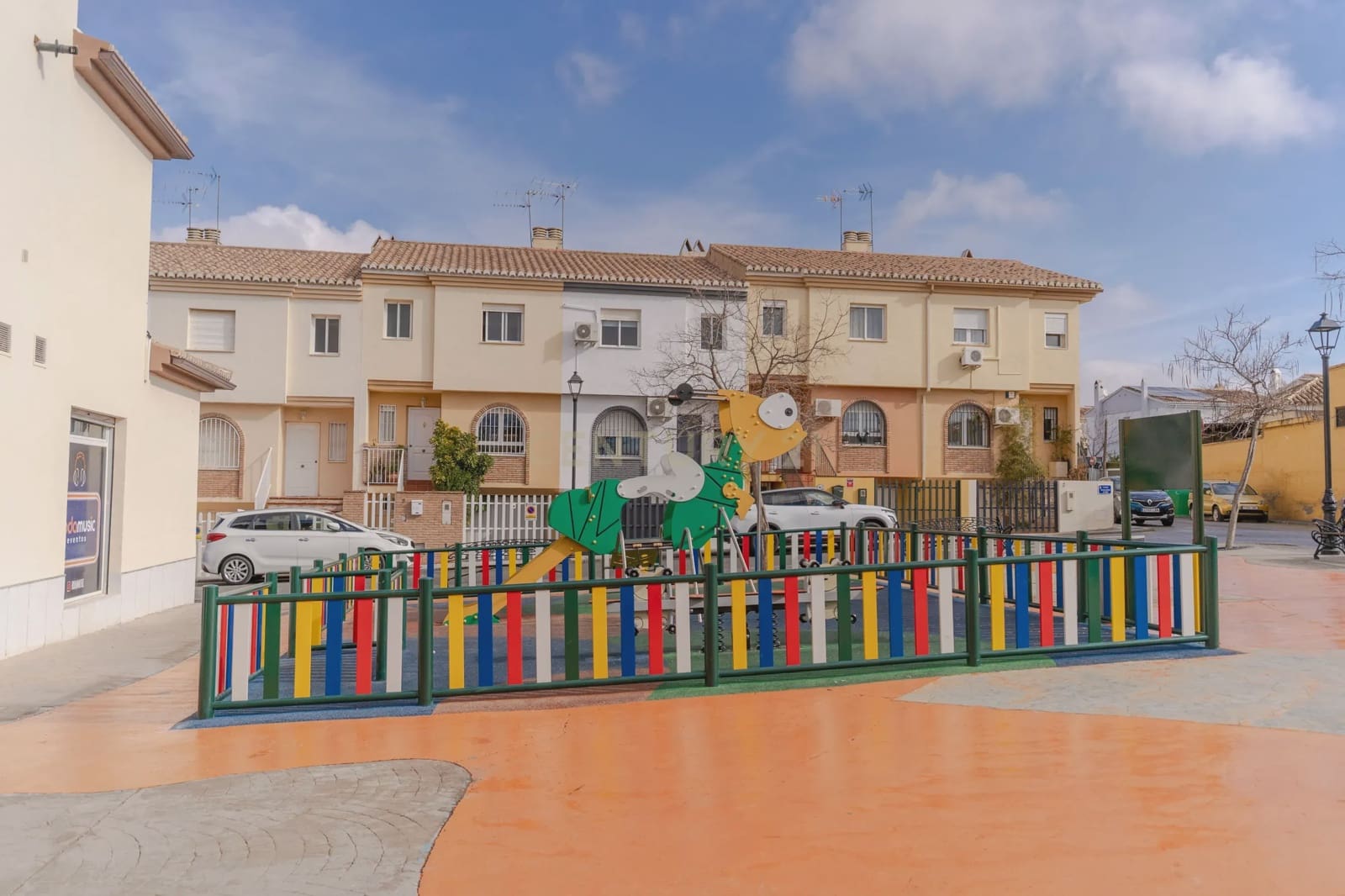 Kommersiell til salgs i Ogijares - € 240 000 (Ref: 9289573)