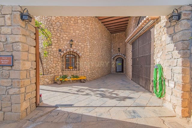 5 bedroom Cave House for sale in Guadix - € 445,000 (Ref: 9289575)