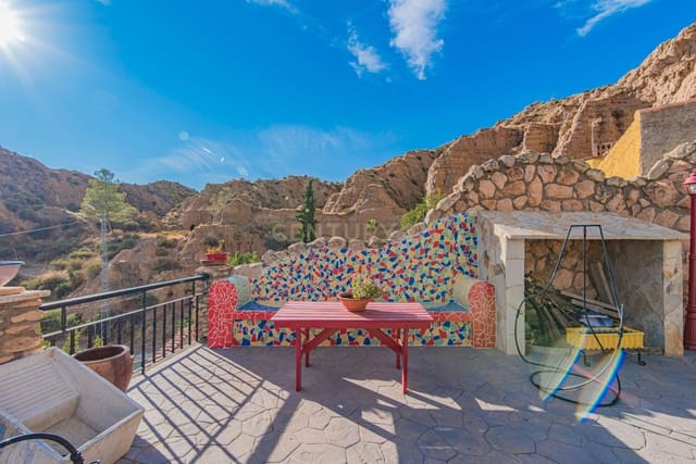 5 bedroom Cave House for sale in Guadix - € 445,000 (Ref: 9289575)