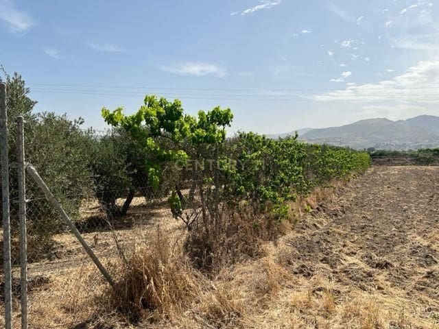 Finca/Herregård til salgs i La Zubia - € 180 000 (Ref: 9289683)