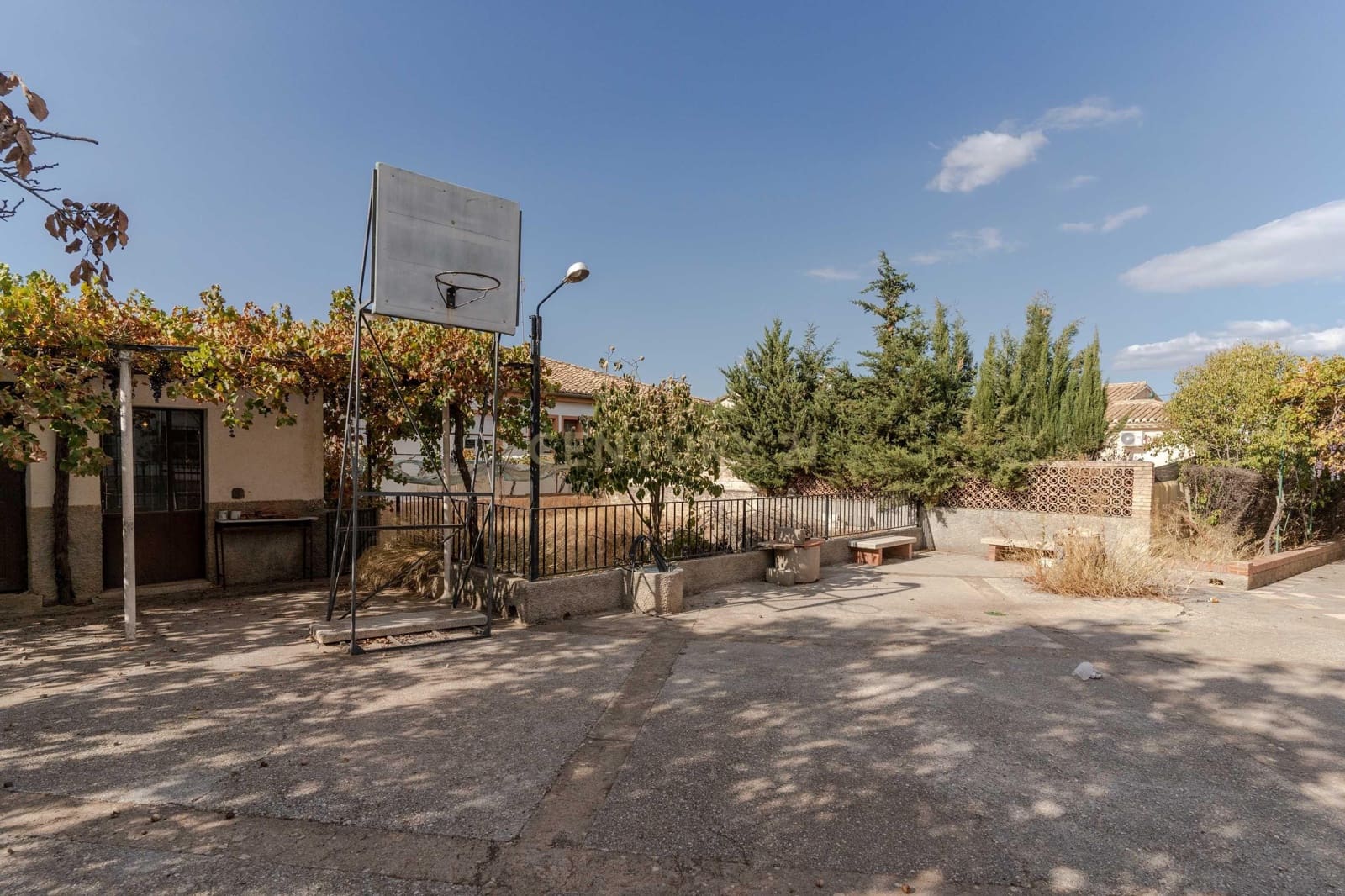 Villa til salg i La Zubia - € 425.000 (Ref: 9289688)